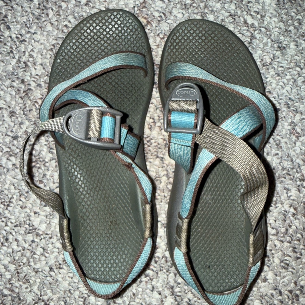 Women’s blue and grey Chaco sandals
Good condition- lightly used